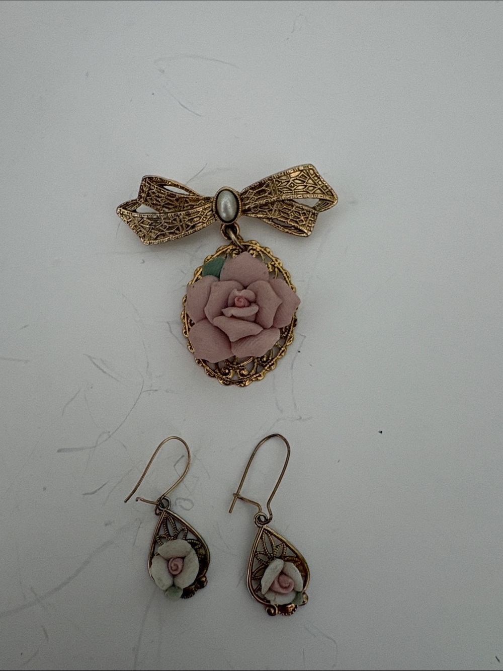 1928 style Vintage Gold-Tone Porcelain Pink Rose Brooch & Earrings Set